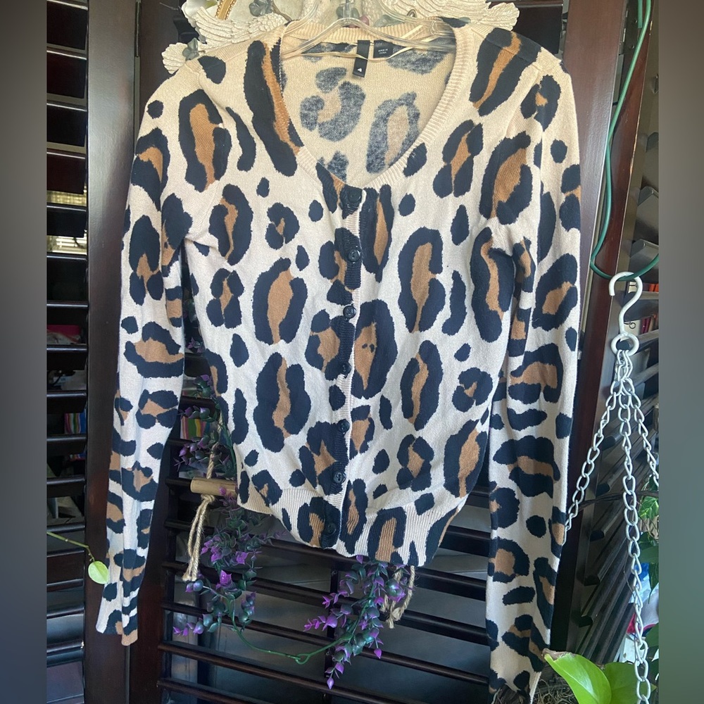 H&M cheetah print cotton buttoned down cardigan sweater top